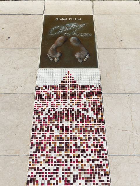 其背后的资 其背后的资